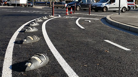 separador carril bici tigre instalado